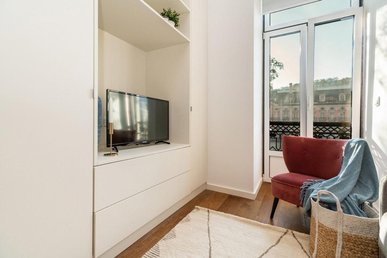 Graceful Design Studio With Romantic View Lisbona Esterno foto