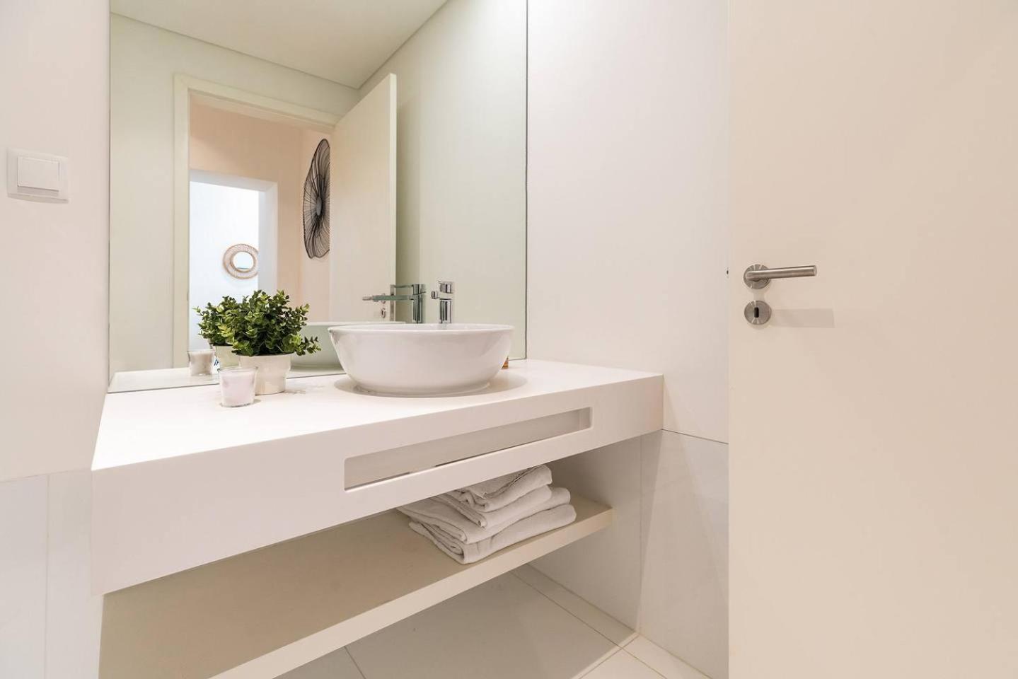 Graceful Design Studio With Romantic View Lisbona Esterno foto